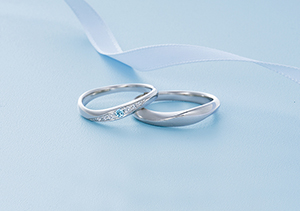 夏婚にピッタリ！ブルーダイヤの結婚指輪をご紹介