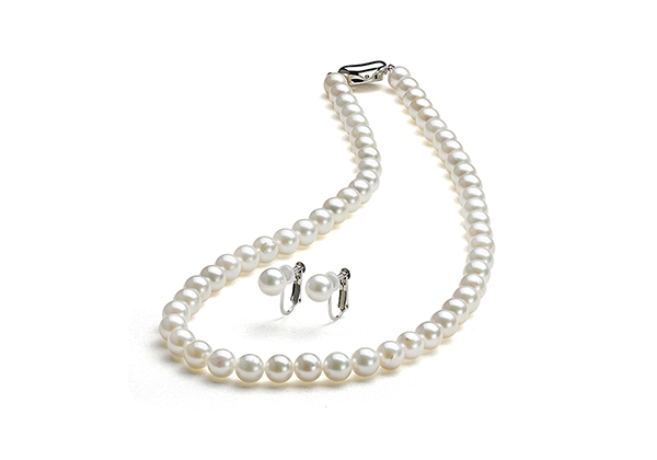 親から娘へ贈る花嫁真珠ネックレス！無調色真珠ならLUCIR-K BRIDAL浜松へ