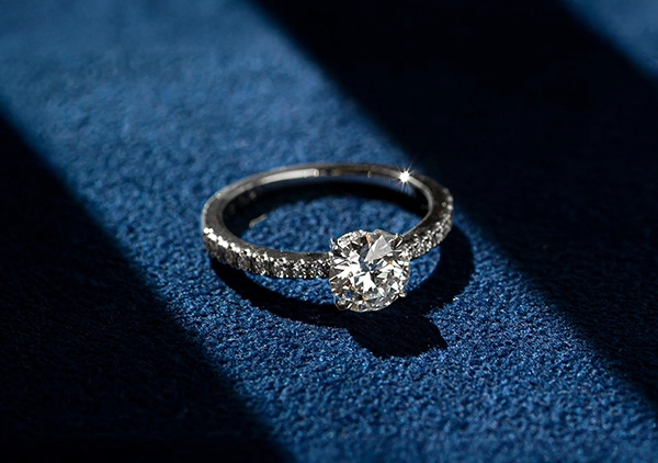 一生に一度は憧れる。1.0ctダイヤモンド婚約指輪の魅力