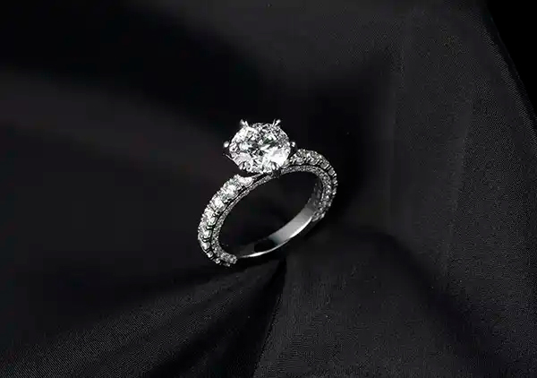 【婚約指輪】理想を超える輝きを叶える、ラボグロウンダイヤモンドという選択