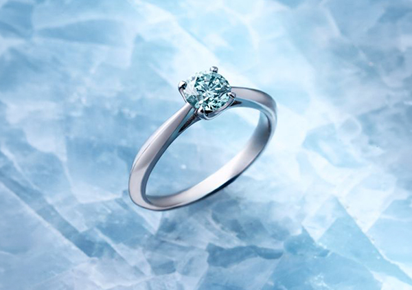 澄みやかな青が紡ぐ永遠 ― CAFERINGアイスブルーダイヤモンド