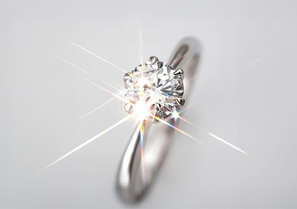 原石から選ぶ婚約指輪という新提案「パーフェクトラフダイヤモンド」