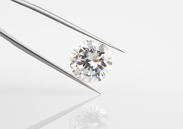 プロポーズ成功の鍵はダイヤモンド！婚約指輪選びのポイント