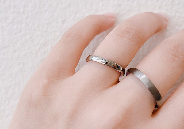 シンプルなのに特別感。人と被りにくい結婚指輪の選び方