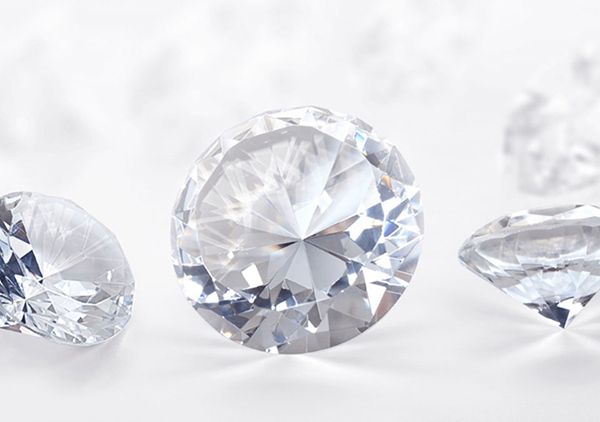 婚約指輪のダイヤモンド選びは「原石の美しさ」から。PERFECT ROUGH DIAMONDという新基準