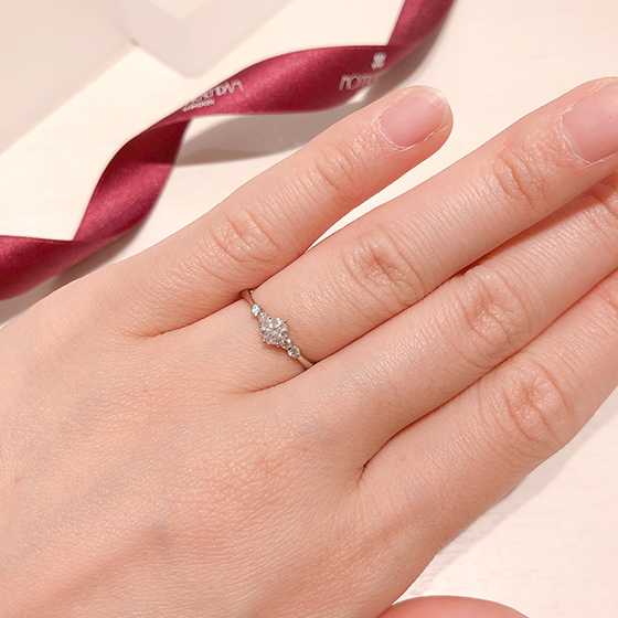 MONNICKENDAM 11EN18 – 浜松市最大級の婚約指輪や結婚指輪が揃う LUCIR