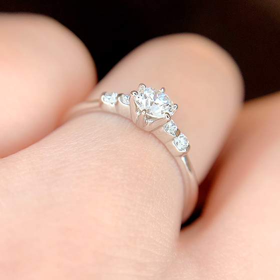 MONNICKENDAM 11EN18 – 浜松市最大級の婚約指輪や結婚指輪が揃う LUCIR 