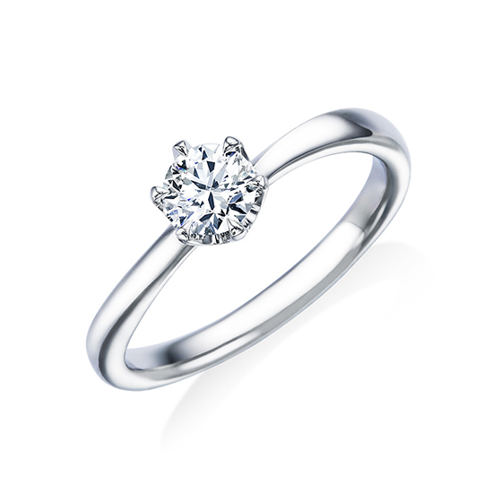 6本の爪がダイヤモンドの綺麗な形を強調してくれる婚約指輪です。