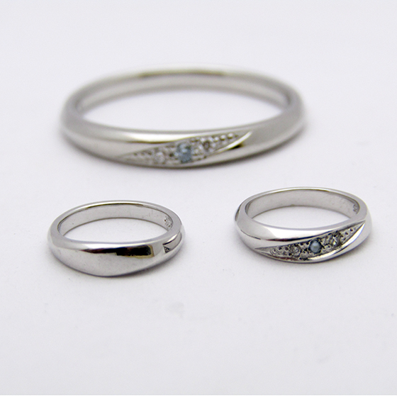 ご結婚指輪をペアでご購入いただたお客様へ同じデザインのベビーリングをプレゼント。