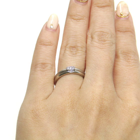 ２つのリングを重ね着けしたデザインの個性的な結婚指輪♪人と差をつけたい方にもおススメ