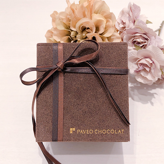 ふたりの愛の喜びを甘いチョコレートをイメージしたケースに納品致します。