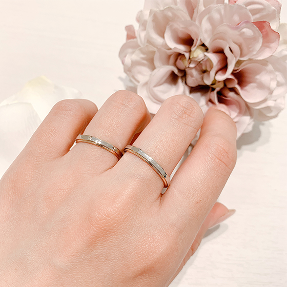 コンビネーションタイプの結婚指輪は、時代を超えて常に一定層から人気のあるデザインです。