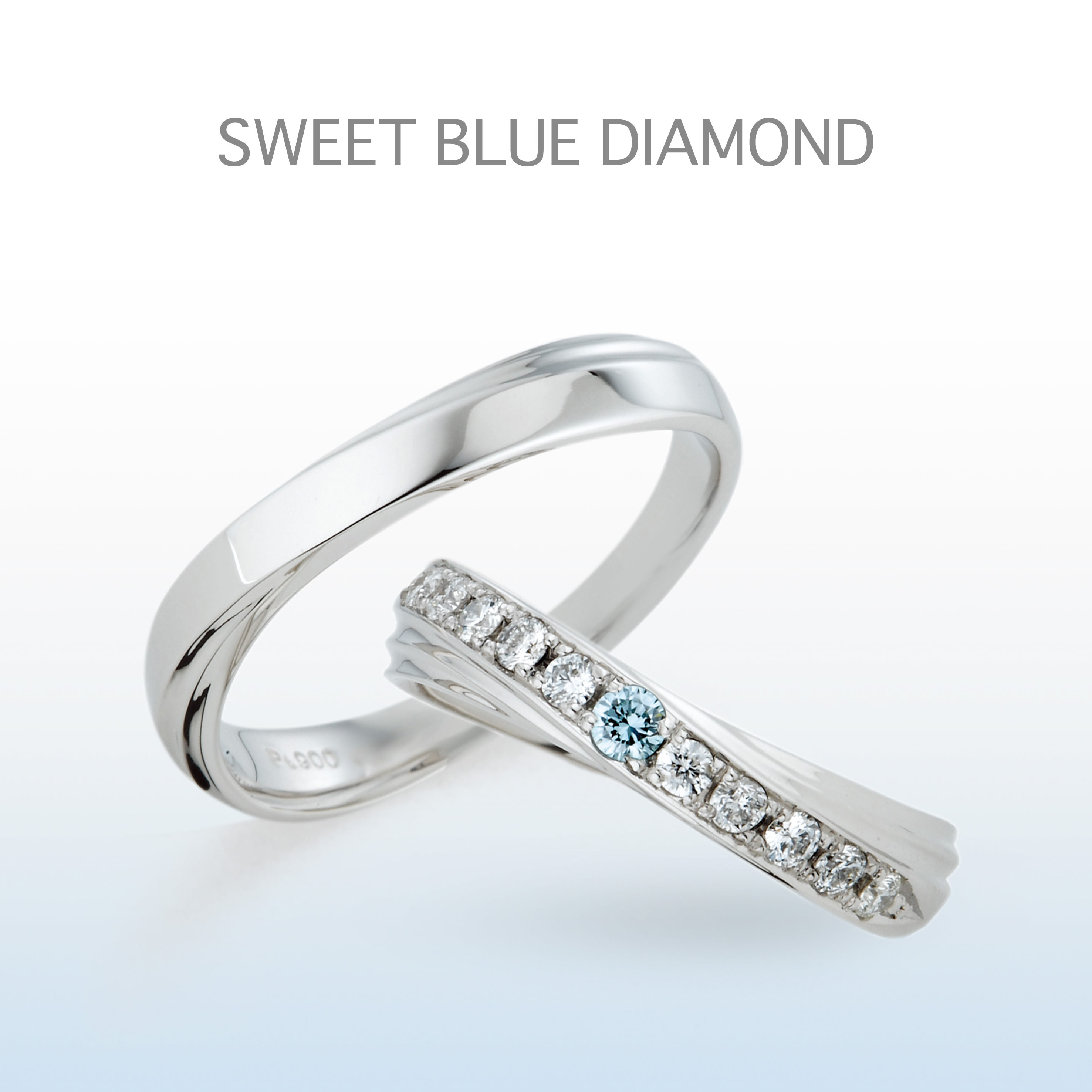 ボリューム感のあるリングに斜めに施されたダイヤモンド。動きのあるデザインが指をきれいにみせる効果も。