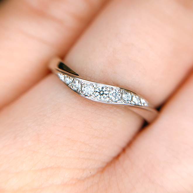 メレダイヤモンドの品質にこだわった結婚指輪。輝きがより強く放ちます。