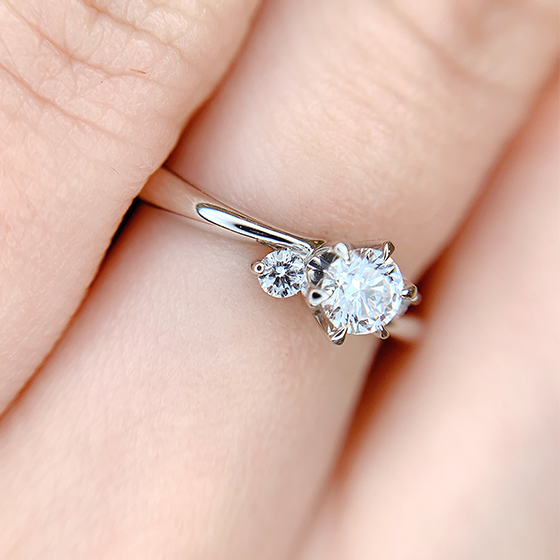 最高品質のMONNICKENDAMの婚約指輪、是非一度お試しください。
