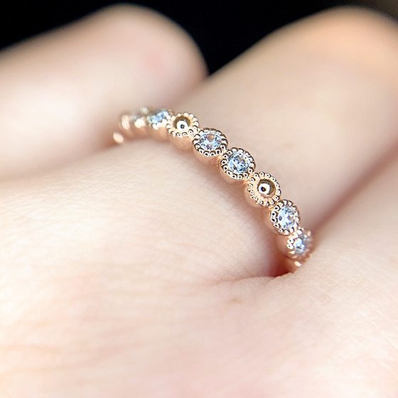 立体的なマルのシルエットが可愛らしい結婚指輪。