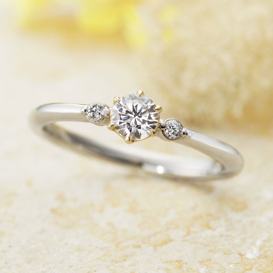 『あなたを一番に愛します…』をコンセプトにもつフルール。シンプルだけど、繊細なつくりの結婚指輪。