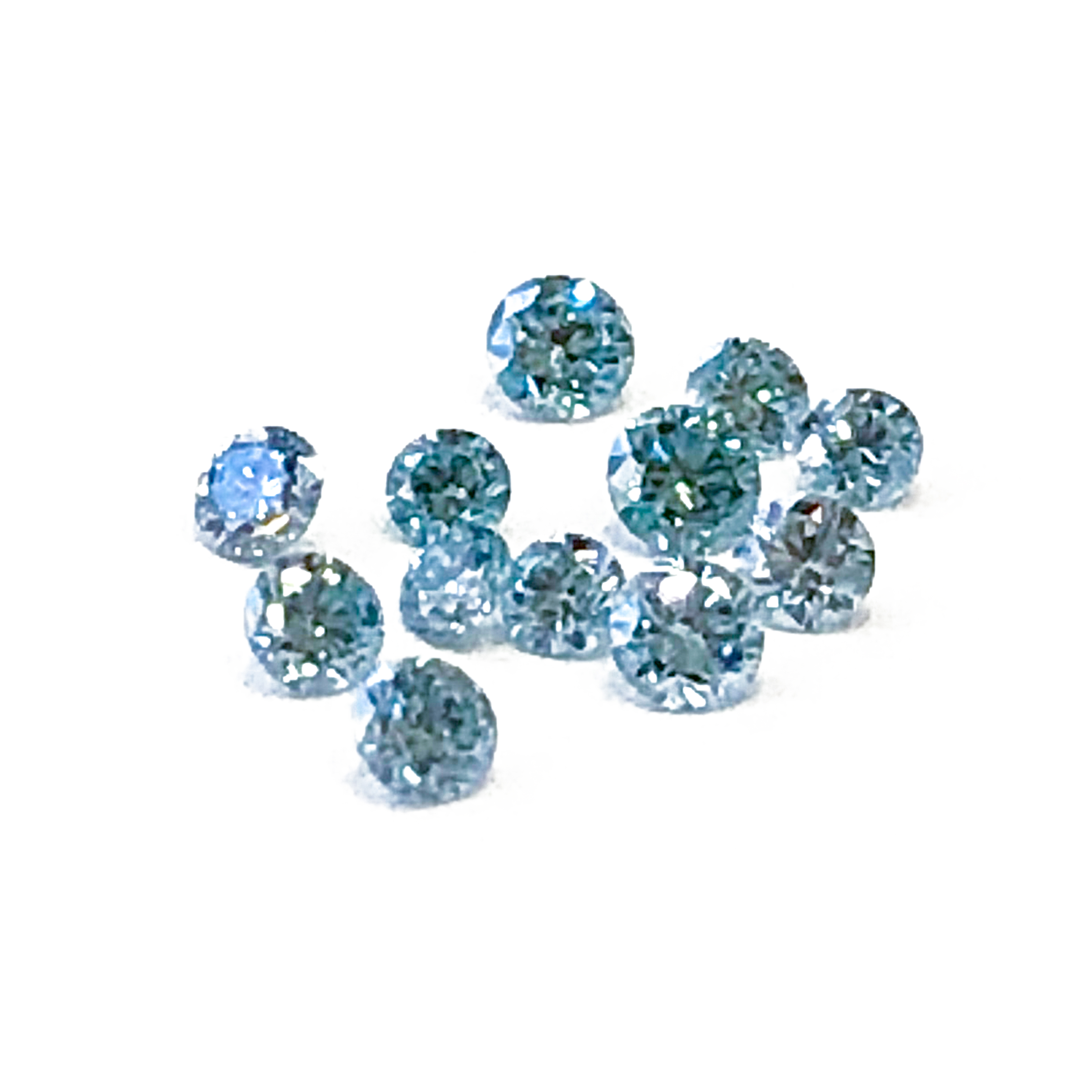 幸せを運ぶといわれる『ブルー』のダイヤモンド。透明感の高い透き通る輝きは男女ともに人気です。