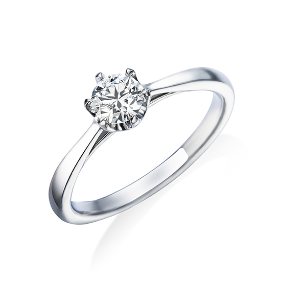 ダイヤモンドが一粒あるデザインで、シンプルなためプロポーズに選びやすい婚約指輪。