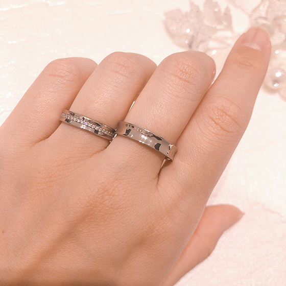 内甲丸仕上げの結婚指輪は指を細く見せる効果があります。
