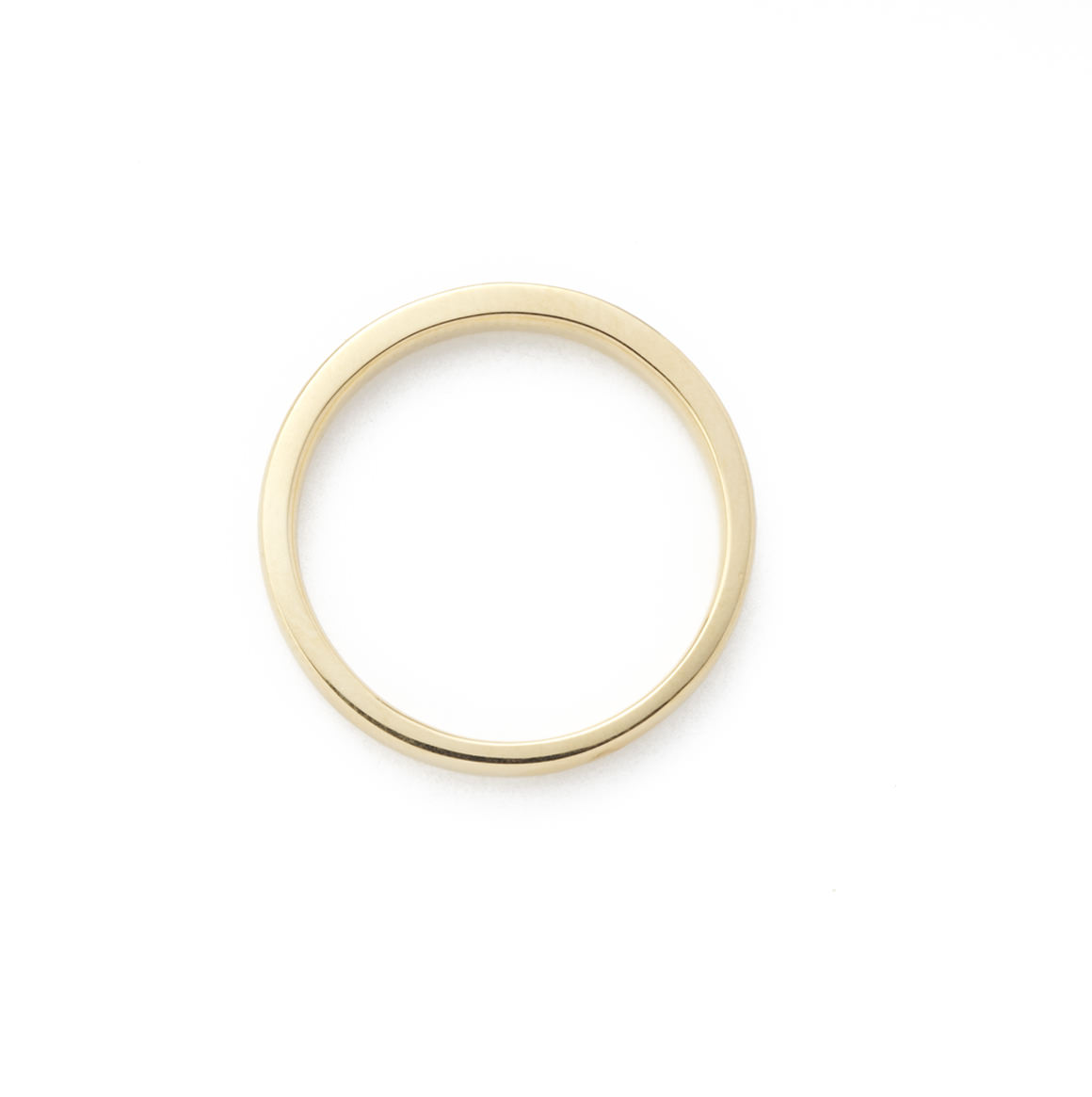 シンプルな仕上がりのMen's結婚指輪です。オリジナルゴールド含む計5種類のカラーからお選び頂けます。