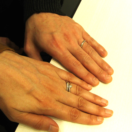 >婚約指輪と結婚指輪のセット感がとてもお気に召してくださいました。ハイセンスなM様に、セットリングの可能性を勉強させていただきました。