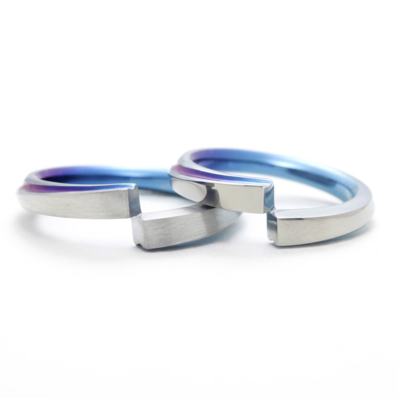 発色を変化しながら、動きのあるデザインは唯一無二の結婚指輪に…