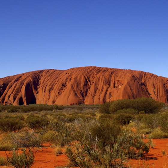 【結婚指輪デザインコンセプト】　オーストラリアにある巨大な一枚岩ウルル（エアーズロック）から名付けられたデザイン。