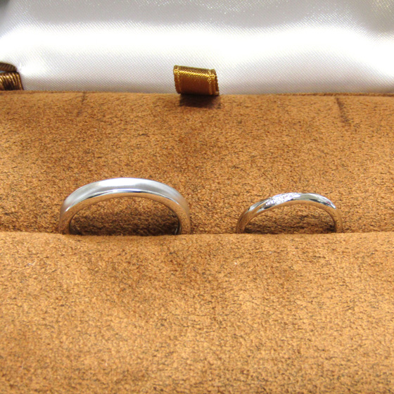 >men'sリングは、緩やかなカーブと、立体的なフォルムがおしゃれな結婚指輪をオーダーメイドで。