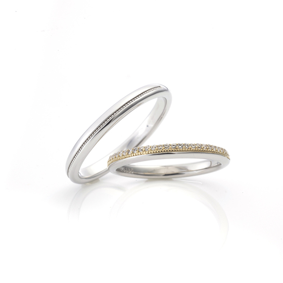 二人の記念日を華やかに飾る婚約指輪です。特別なリングに相応しいデザイン。