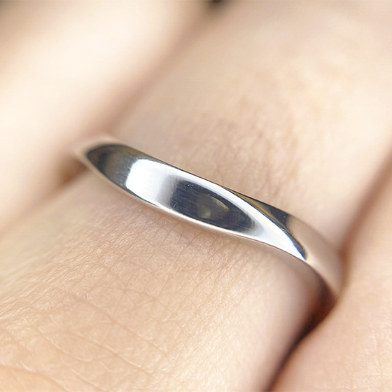 Men’ｓの結婚指輪。単色だととてもシンプルに身に着けて頂けます。