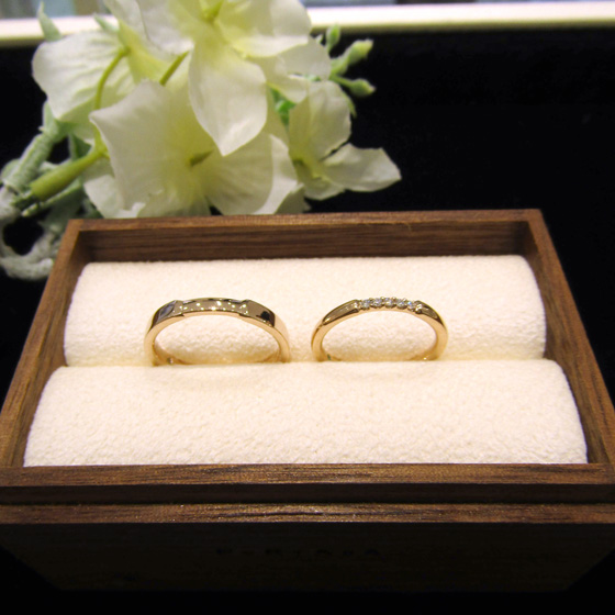 >ピンクゴールドが優しく輝くオシャレな結婚指輪をセミオーダー頂きました！