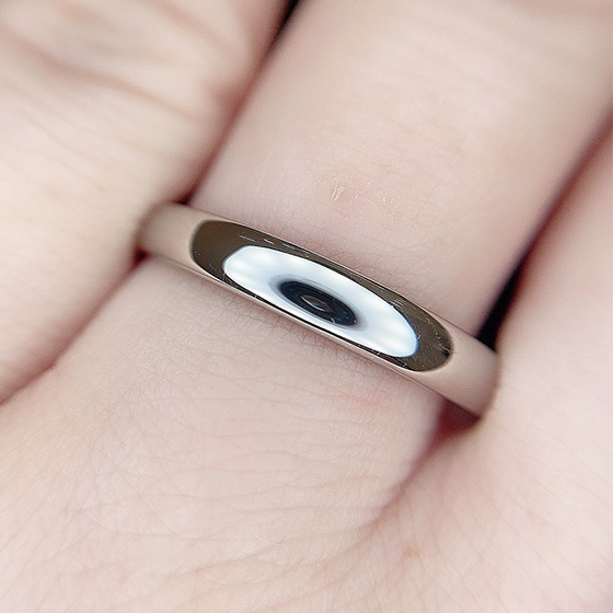 飽きの来ないプレーンな結婚指輪は男性に人気。
