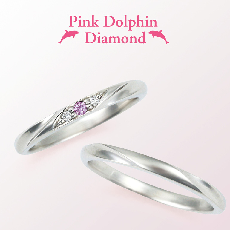 ストレートラインに施された３石のダイヤモンドが可愛い結婚指輪。
