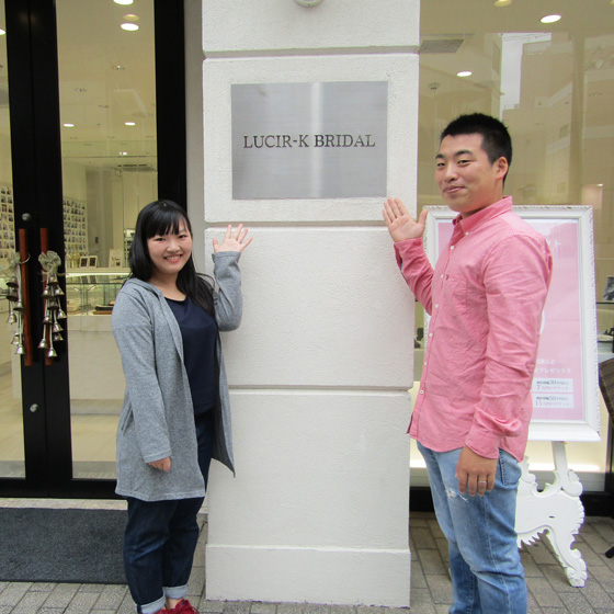 >記念にLUCIR-K BRIDAL浜松店の前でお写真を撮りました♪