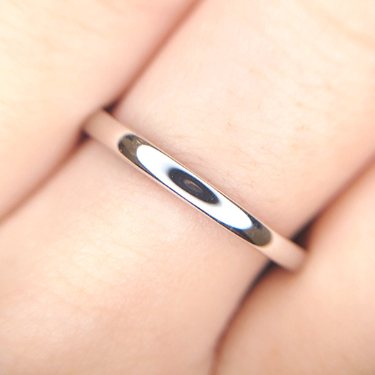 一周プレーンなデザインが男性に人気のシンプルな結婚指輪。