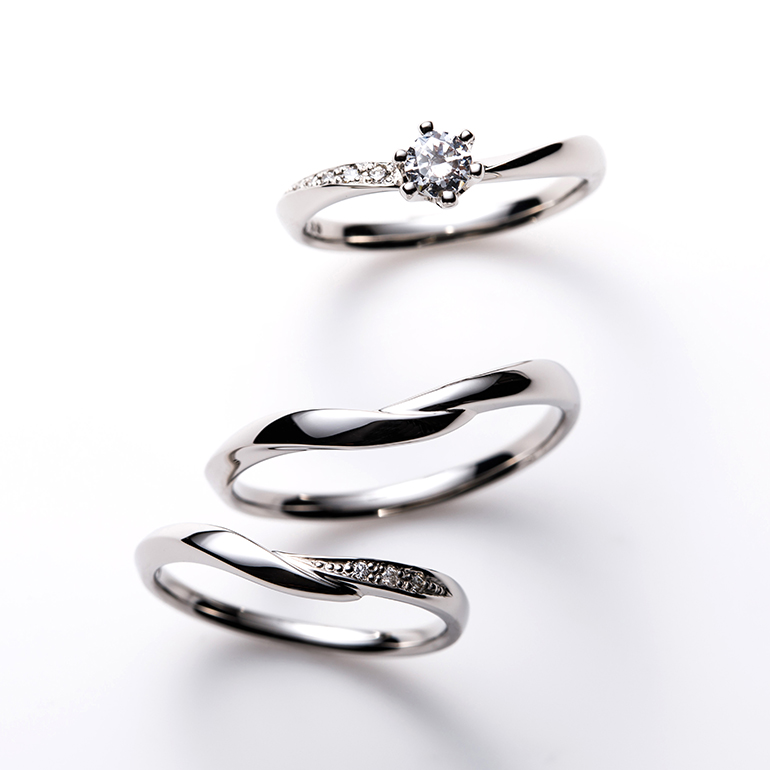 揺らめく炎を表現したウェーブラインの婚約指輪、結婚指輪のセットリング