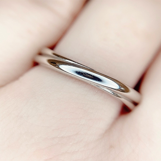Men'sの結婚指輪です。程よいボリューム感で強度面も安心のデザインです。