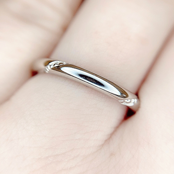 Men'sの結婚指輪です。Lady'sよりも少し太さのある結婚指輪です。