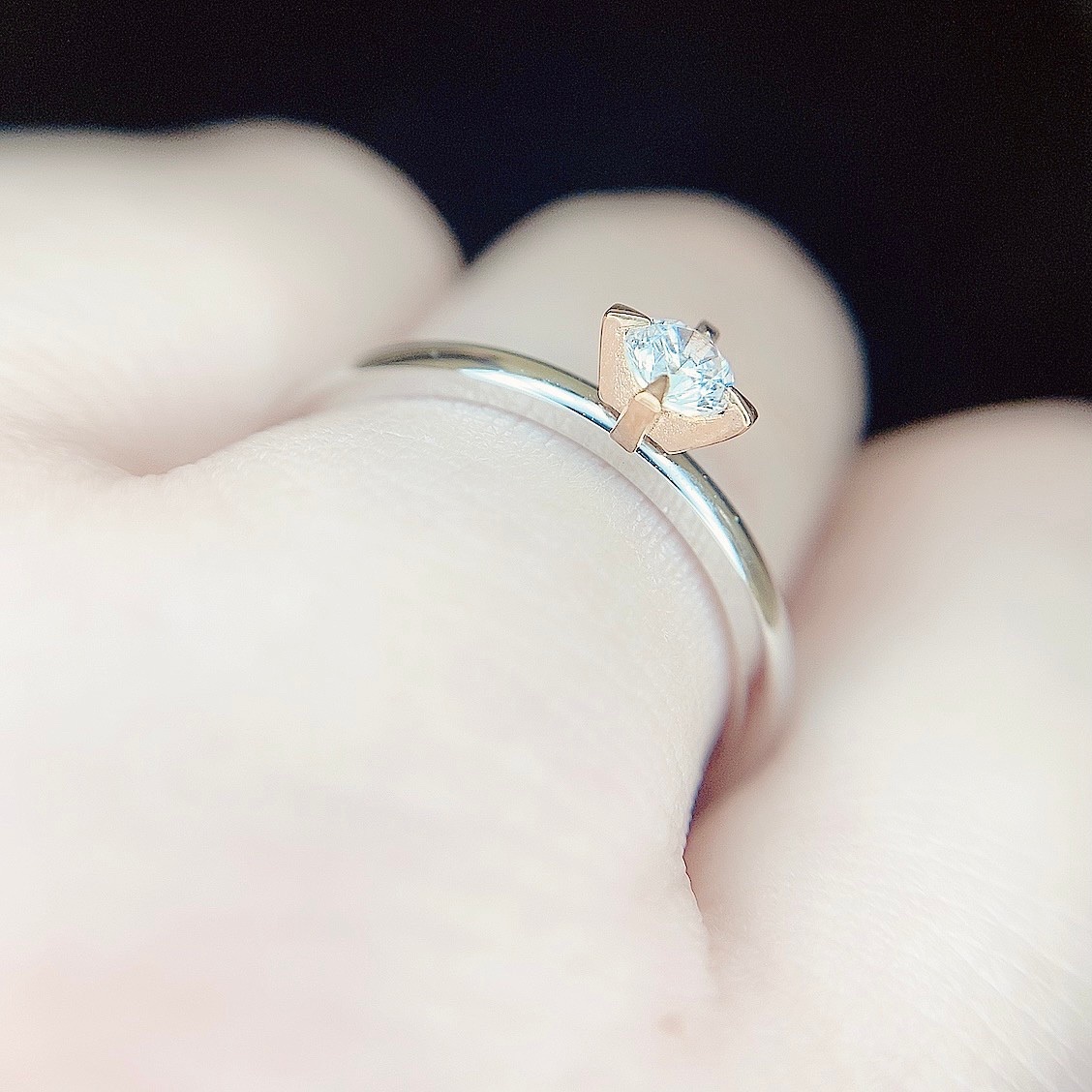 Propose Rings Four 0 1ct 浜松市最大級の婚約指輪や結婚指輪が揃う Lucir K Bridal 浜松店