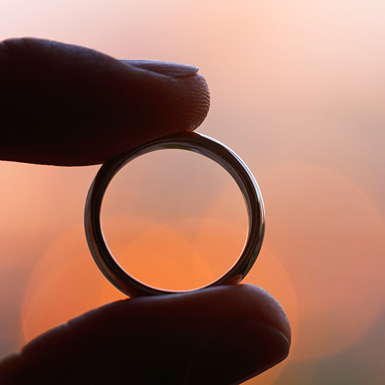 『永遠に途切れることのないもの』本当に同じデザインの結婚指輪〈マリッジリング〉 男性の指、女性の指に合わせてお作りしたマリッジリングシリーズ。