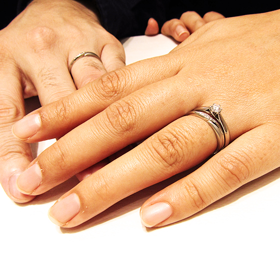 >結婚指輪と婚約指輪の組み合わせも素敵です！