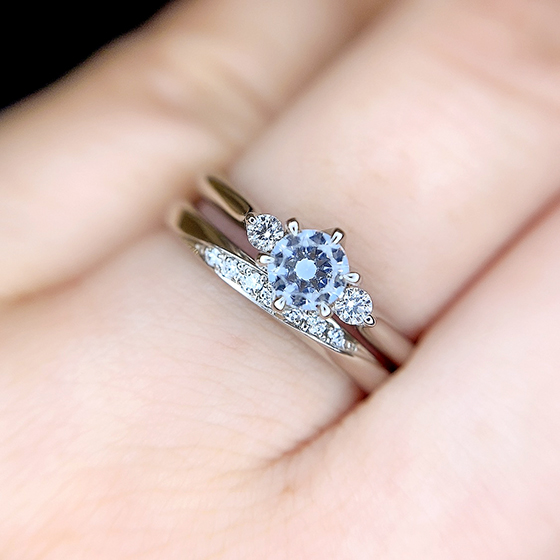 婚約指輪も結婚指輪も憧れの人気王道デザイン。パーフェクトな組み合わせ。