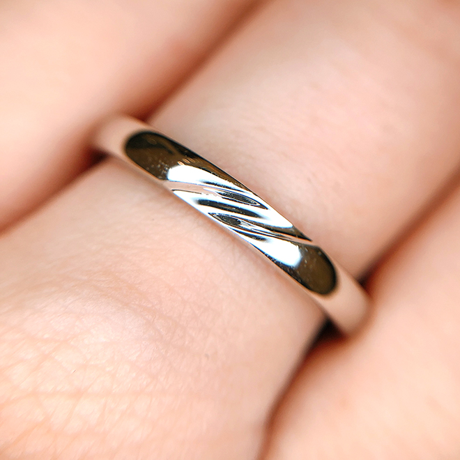 シンプルな結婚指輪として人気を集めるmen'sリング。