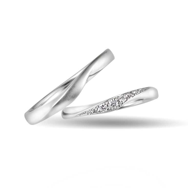 程よいボリューム感とデザインが綺麗な結婚指輪です。