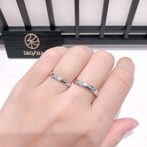 Men's・Lady'sで幅のバランスを変えている嬉しい設計の結婚指輪。