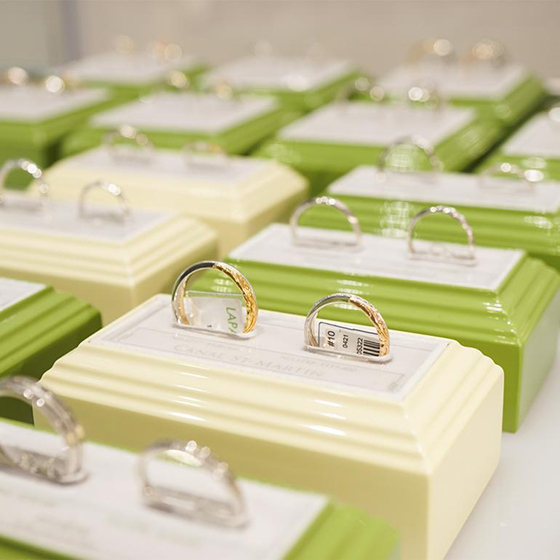 >LUCIR-KBRIDAL浜松店では様々なテイストの結婚指輪を取り扱っています！