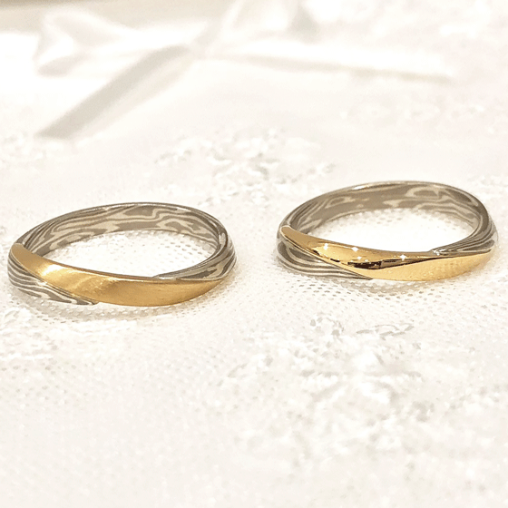 >アクセントのゴールドと木目デザイン。かっこいい結婚指輪が仕上がりました。