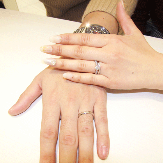 >サプライズで彼にもらった婚約指輪を結婚指輪と重ねて着けてみました♡