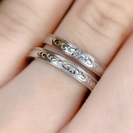 アラジンの世界観を感じられる、アラジン好きにはたまらない結婚指輪です。